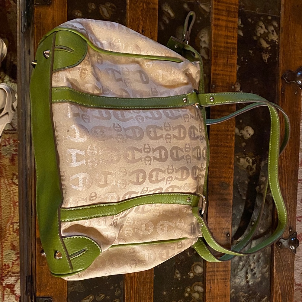 Etienne Aigner Green and Cream Shoulder Bag - Picture 2 of 5
